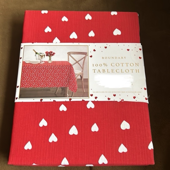 Other - Envogue Tablecloth Valentines Day Hearts Red White New 60”x84” Round Cotton